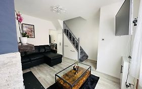 Cosy House With Floating Beds In Belfast